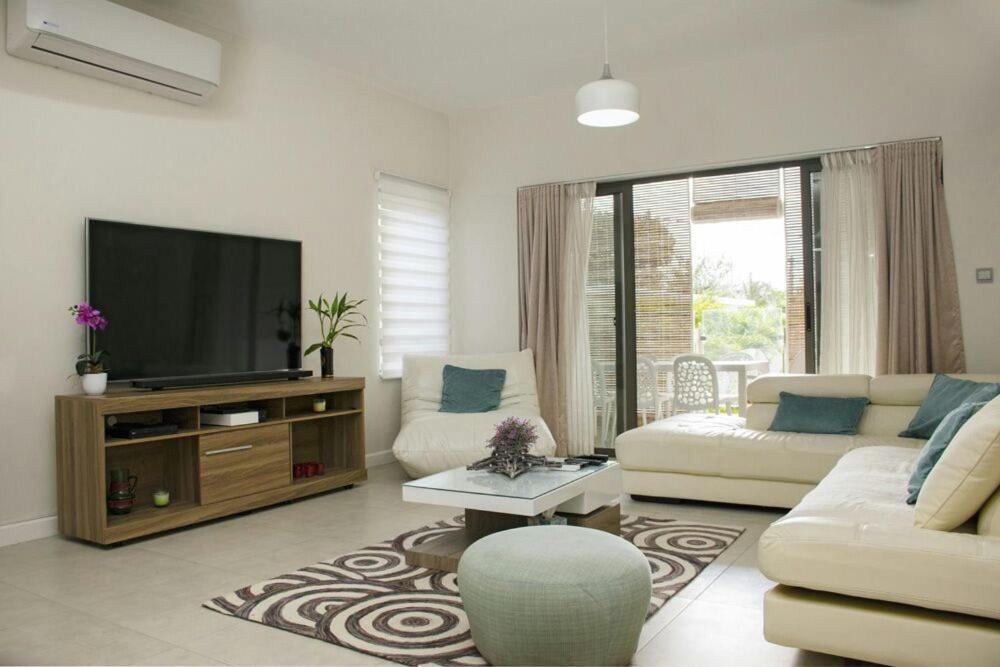 Luxury 2-bedroom With Shared Pool 2 Mins To Pereybere Appartement